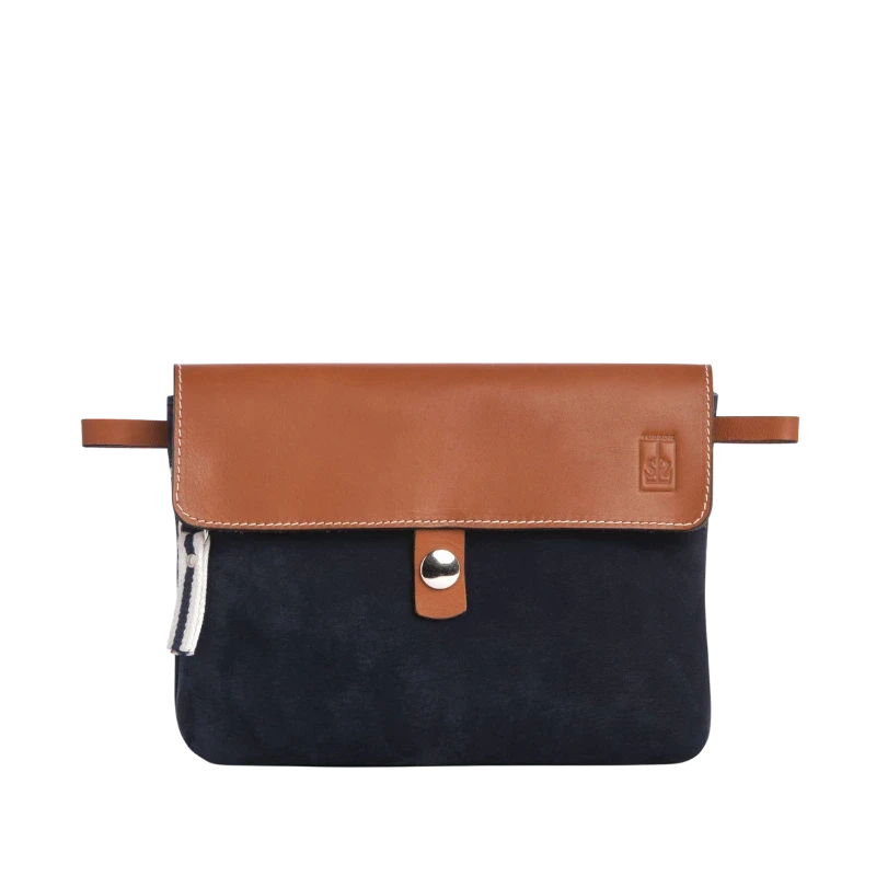 pochette amovible en cuir nubuck veau bleu marine et son rabat en cuir gold
