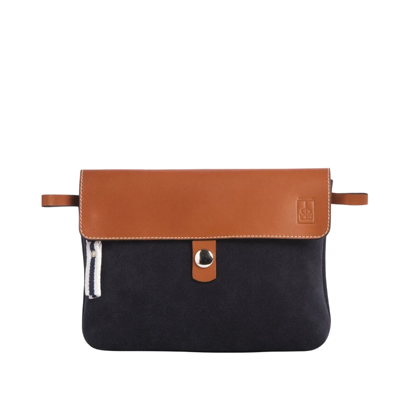 pochette amovible en cuir vachette velours bleu marine et son rabat en cuir gold