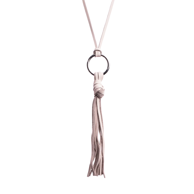 bijou sautoir en cuir écru