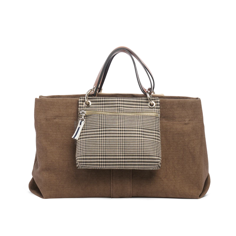 pochette yole en polyester prince de Galles accroche sur un sac canotage medium taupe
