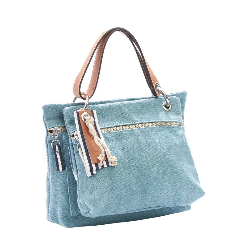 pochette yole en coton bleu français accrochee à un equipier bleu français et à une anse canotage en cuir naturel gold