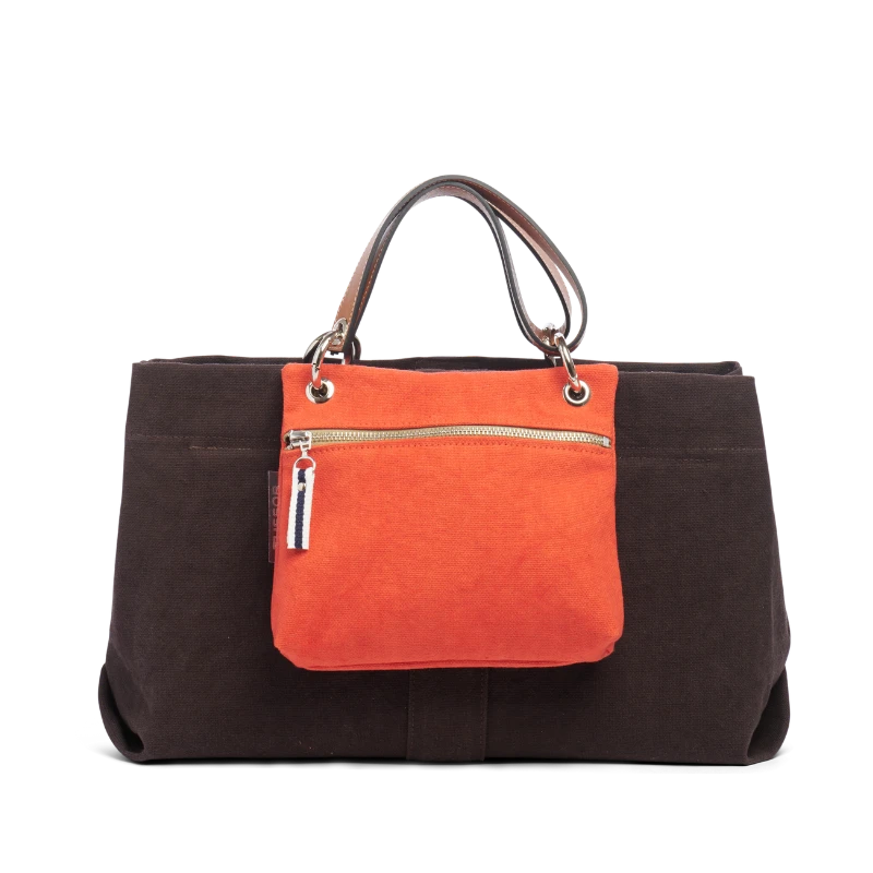 pochette yole en coton corail accrochee à un sac canotage medium chocolat