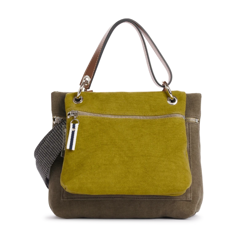pochette yole en coton olive accrochee à un equipier kaki à une anse canotage en cuir naturel gold et à une sangle grisee