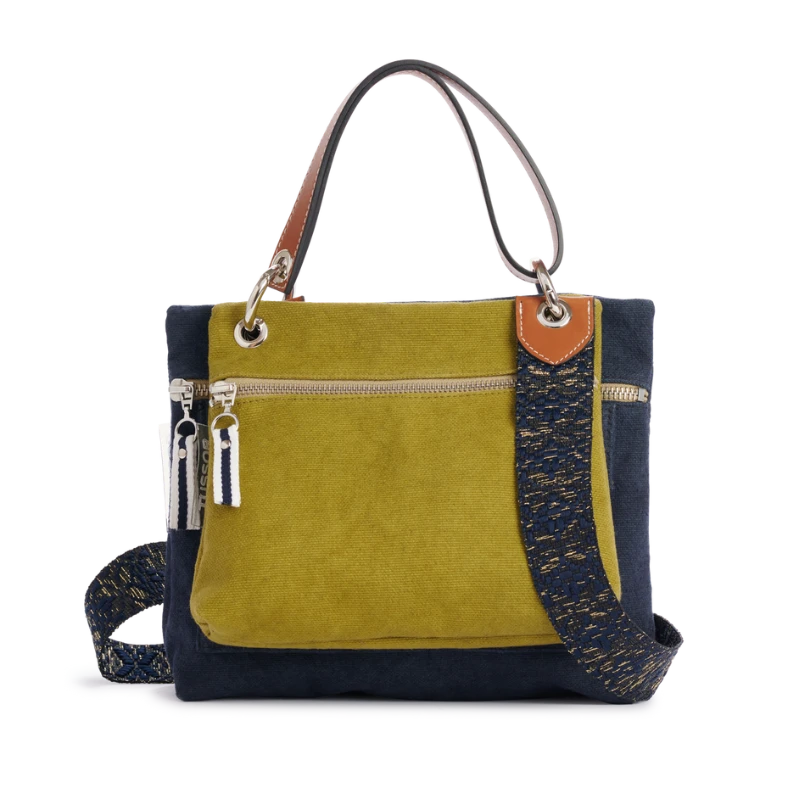 pochette yole en coton olive accrochee à un equipier marine à une anse canotage en cuir naturel gold et à une sangle floquée brillant marine