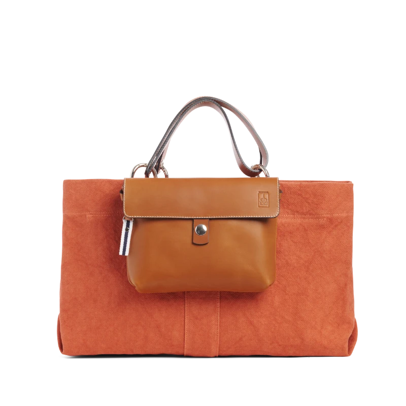 sac de ville modulable en coton brique avec des anses en cuir gold et sa pochette compagnon cuir gold