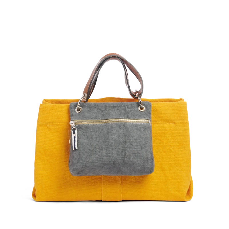 sac de ville modulable en coton jaune avec des anses en cuir naturel et sa pochette yole grise