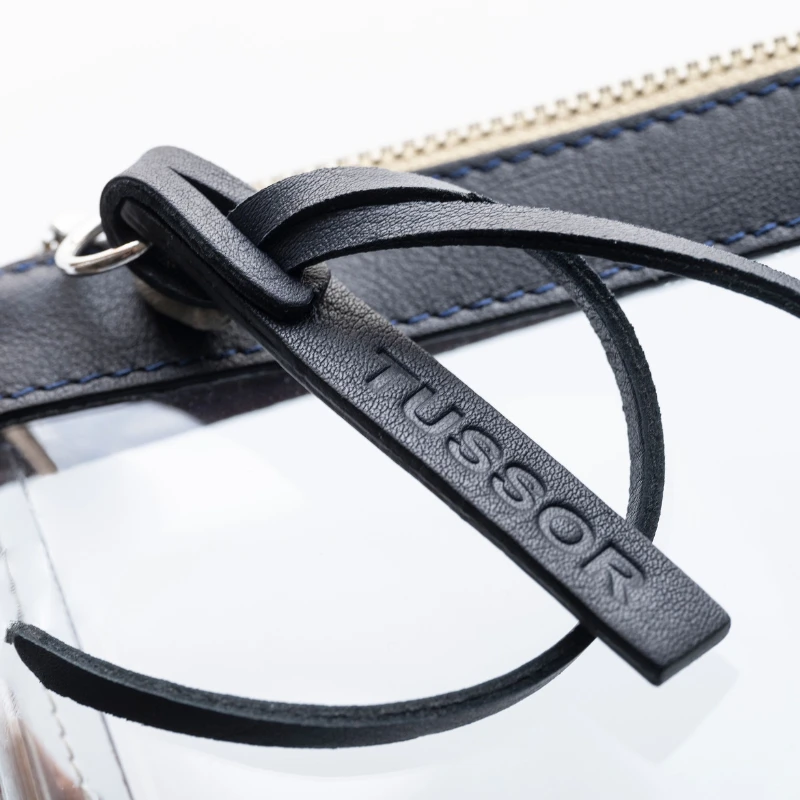 pochette en plastique transparent et cuir bleu nuit détail zip