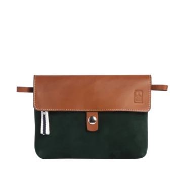 pochette amovible en cuir nubuck veau vert forêt et son rabat en cuir gold