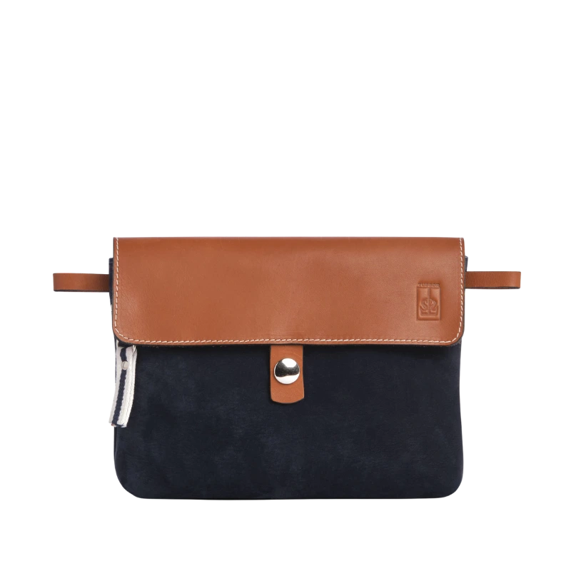 pochette amovible en cuir nubuck veau bleu marine et son rabat en cuir gold