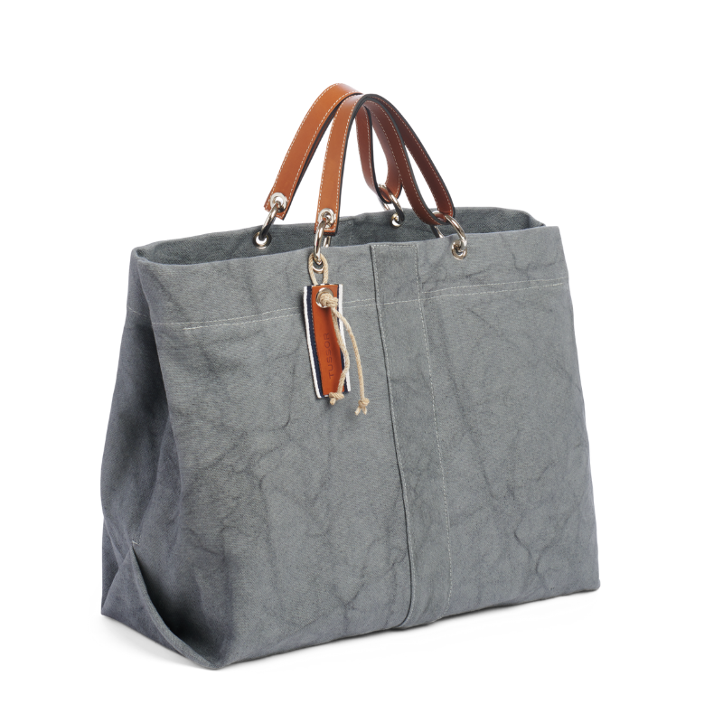 grand sac modulable en coton gris, pour le week-end, avec des anses en cuir naturel et sa pochette equipier en cuir gold et sa pochette en coton bleu français