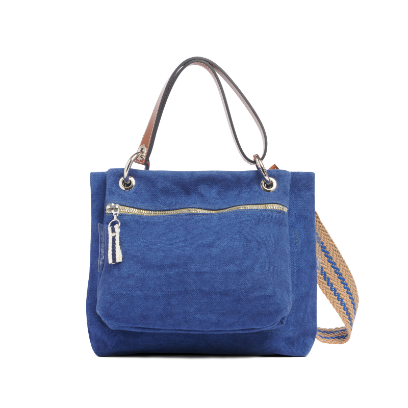 pochette yole en coton bleu roi accrochee sur un equipier bleu roi avec une anse canotage en cuir gold et une sangle naturel cobalt
