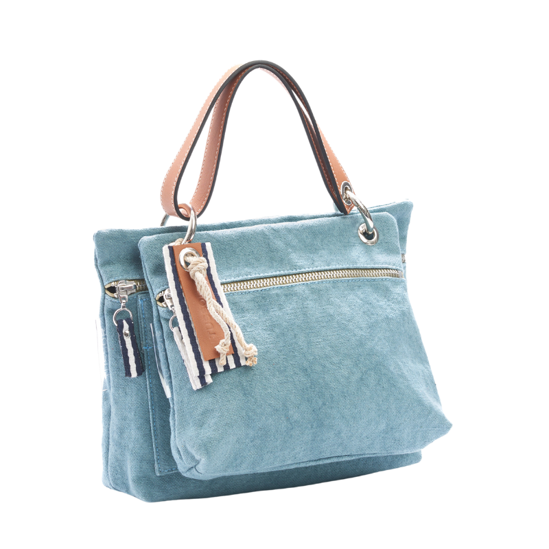 pochette yole en coton bleu français accrochee à un equipier bleu français et à une anse canotage en cuir naturel gold