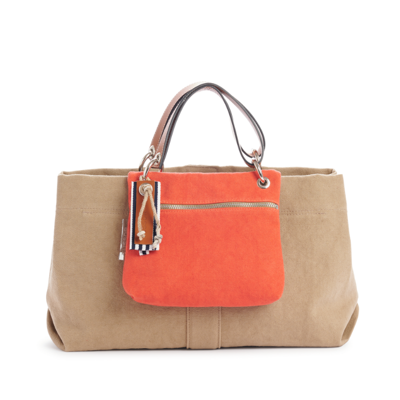 pochette yole en coton corail accrochee à un sac canotage medium sable