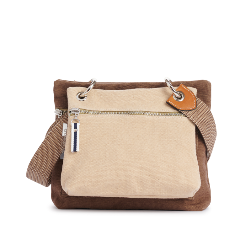 pochette yole en coton grege accrochee à un equipier terre et sa sangle coton