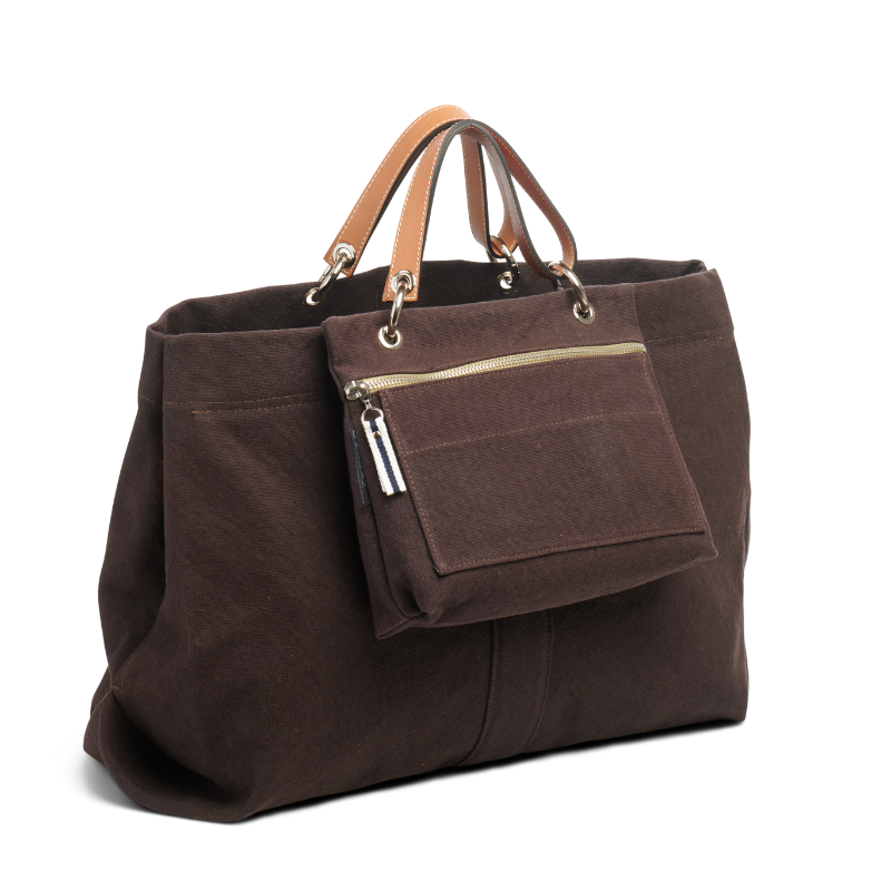 sac modulable en coton chocolat, pour le week-end, avec des anses en cuir naturel et sa pochette equipier en coton chocolat