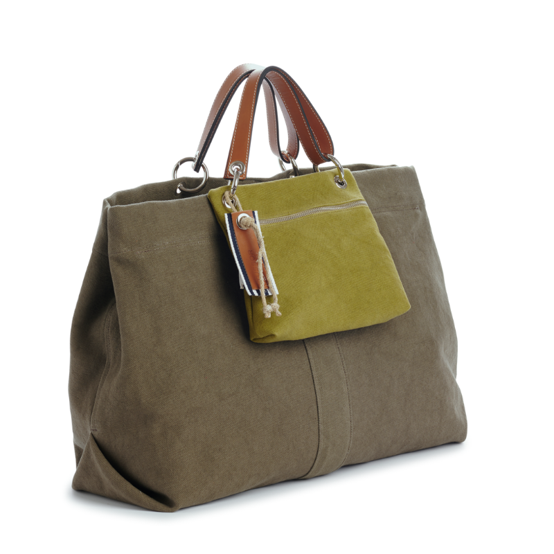 grand sac modulable en coton kaki, pour le week-end, avec des anses en cuir naturel et sa pochette yole olive