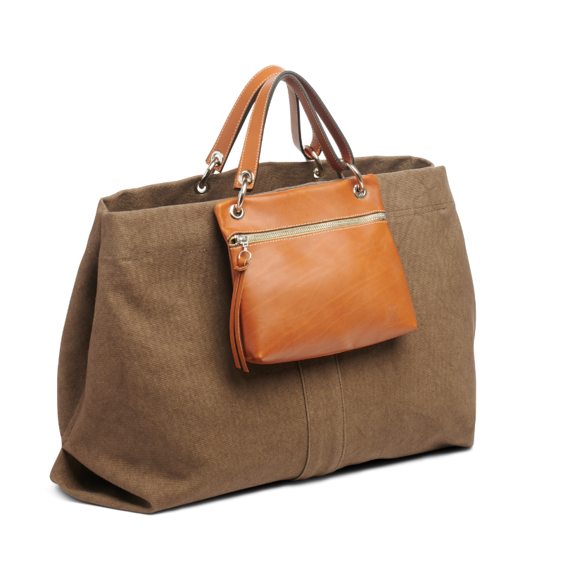 grand sac modulable en coton taupe, pour le week-end, avec des anses en cuir naturel et sa pochette yole cuir gold