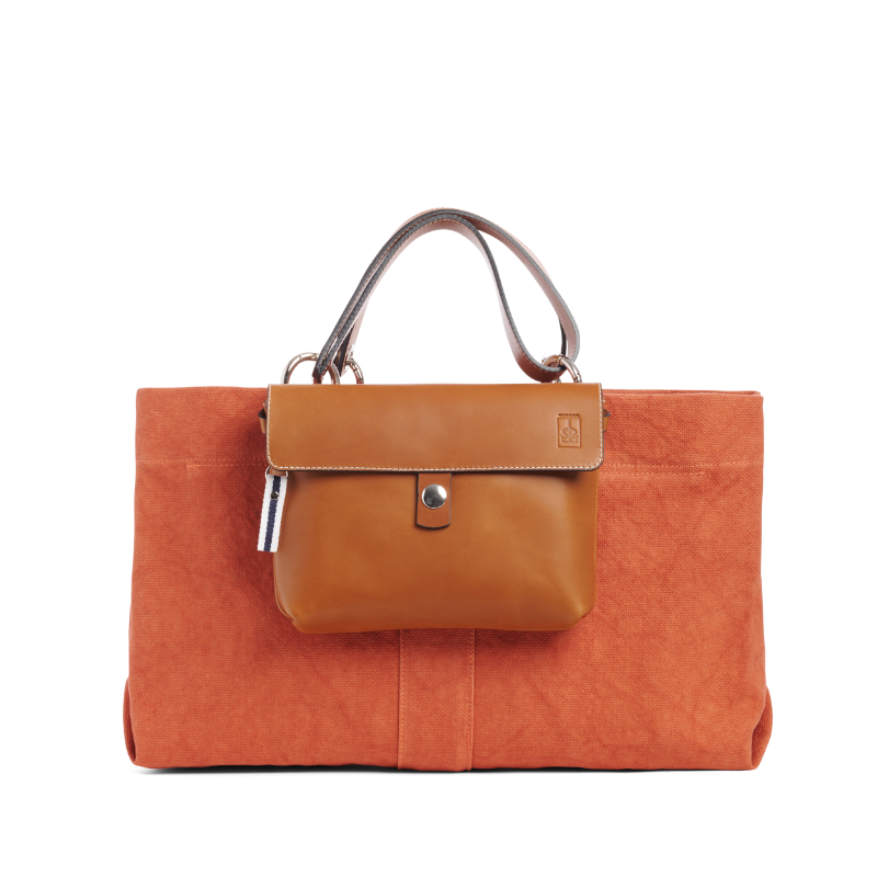 sac de ville modulable en coton brique avec des anses en cuir gold et sa pochette compagnon cuir gold