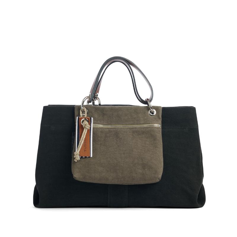 sac de ville modulable en coton noir avec des anses en cuir naturel et sa pochette yole kaki